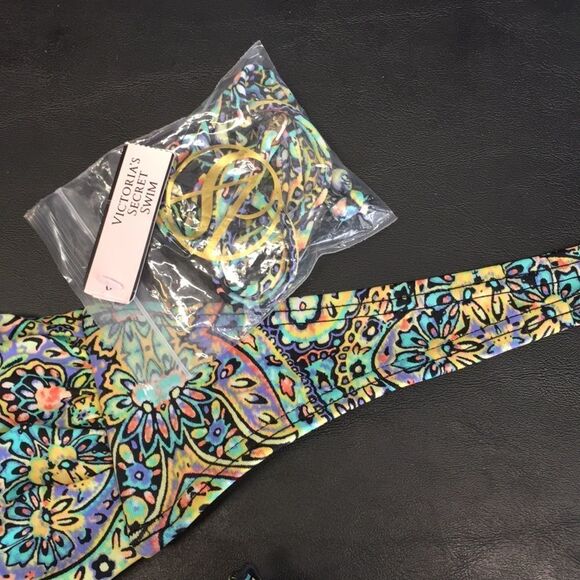 NEW ❤️VICTORIA SECRET SWIMSUIT - Picture 3 of 6